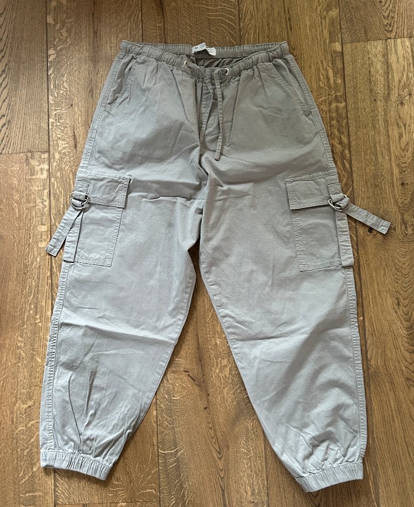 Primark lichtgrijze cargobroek / broek 7/8 lengte mt M 40-42, Maat 38/40 (M), Ophalen of Verzenden, Zo goed als nieuw, Grijs