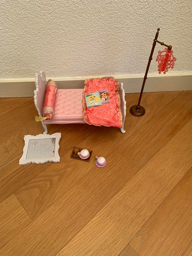 Bratz World House Bed Set MGA, Ophalen of Verzenden, Zo goed als nieuw, Fashion Doll