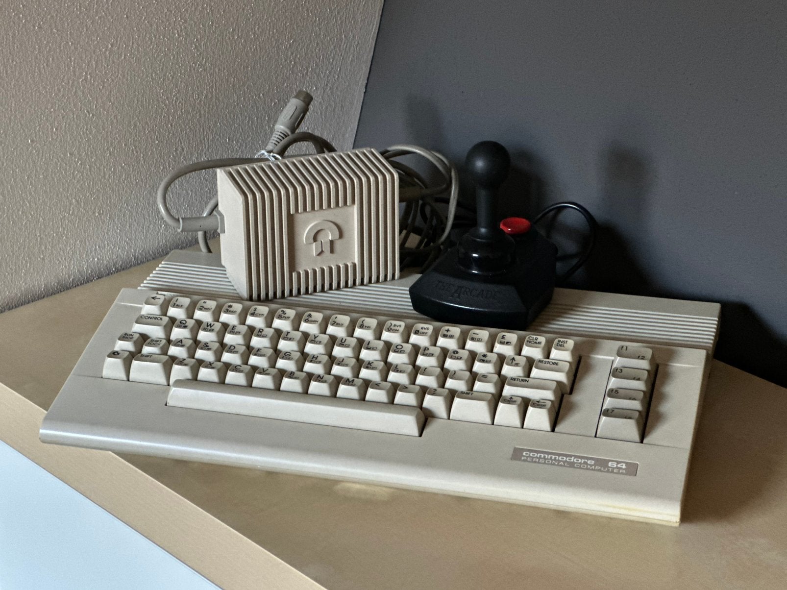 Commandore 64 (C64C) | incl. joystick, adapter & antenne, Computers en Software, Vintage Computers, Ophalen