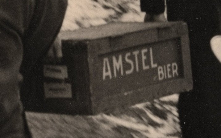 Gezocht: houten Amstel bierkrat, krat, bier, Ophalen of Verzenden, Gebruikt, Overige typen, Amstel