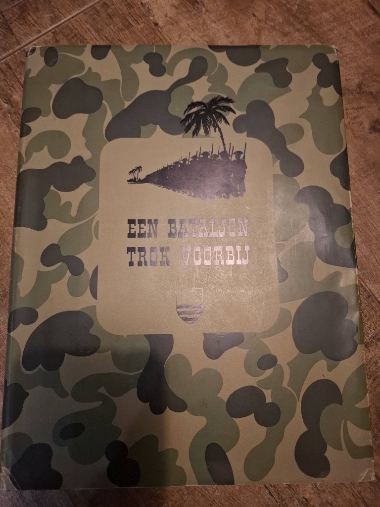Een Bataljon Trok Voorbij - Militair Boek, Ophalen of Verzenden, Landmacht, Nederland, Boek of Tijdschrift