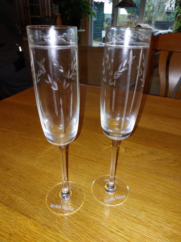 2 champagneglazen Rivièra Maison, Ophalen of Verzenden, Zo goed als nieuw, Glas, Overige stijlen