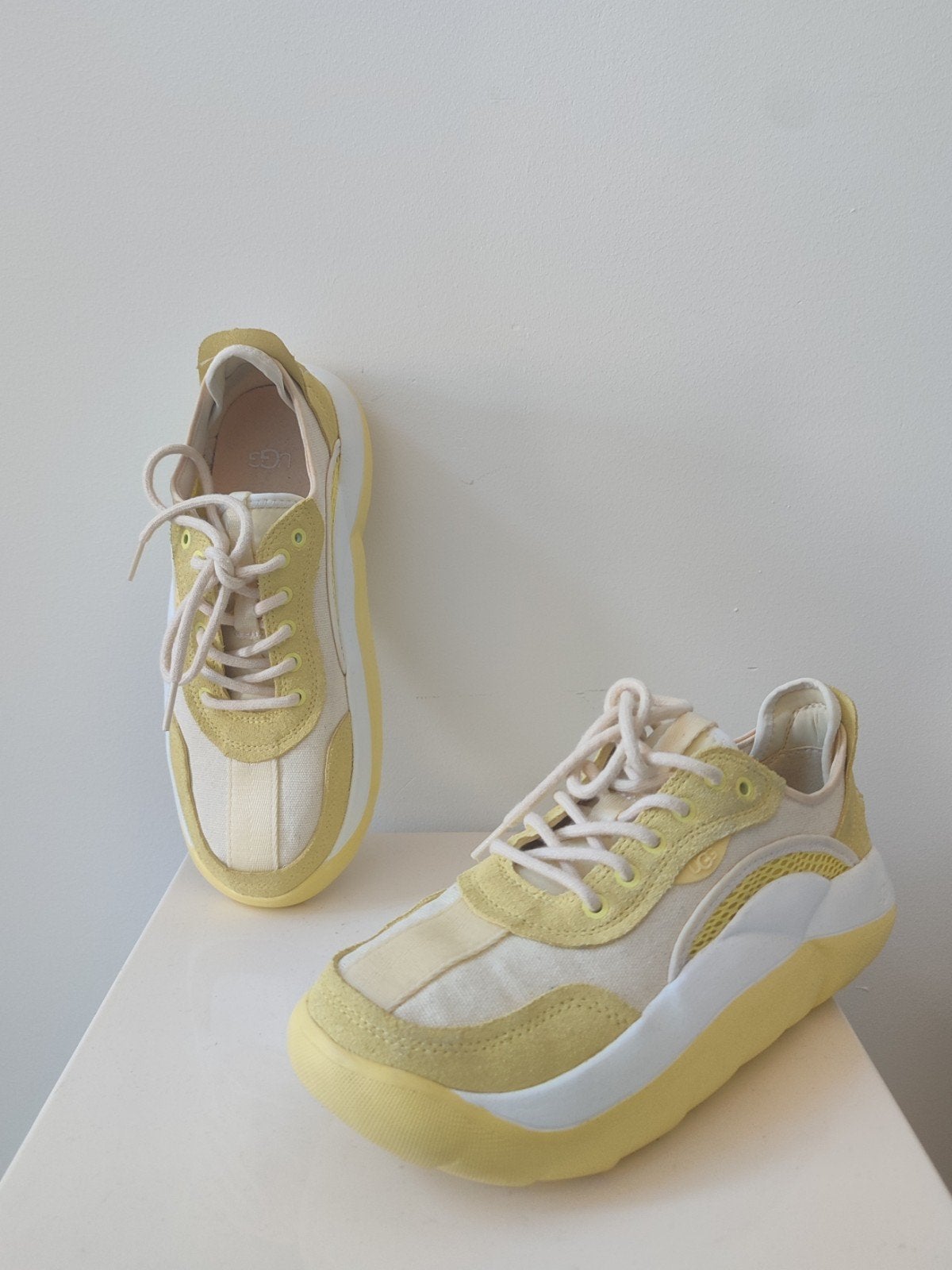 NIEUWstaat UGG Dames LA Cloud Low sneakers

39, UGG, Geel, Ophalen of Verzenden, Sneakers of Gympen