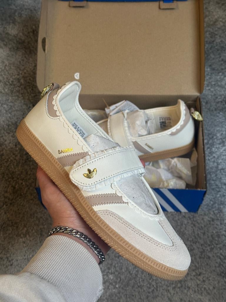 Adidas Samba Jane Cloud White Pink Gum, Kleding | Dames, Schoenen, -, Adidas, Wit, -