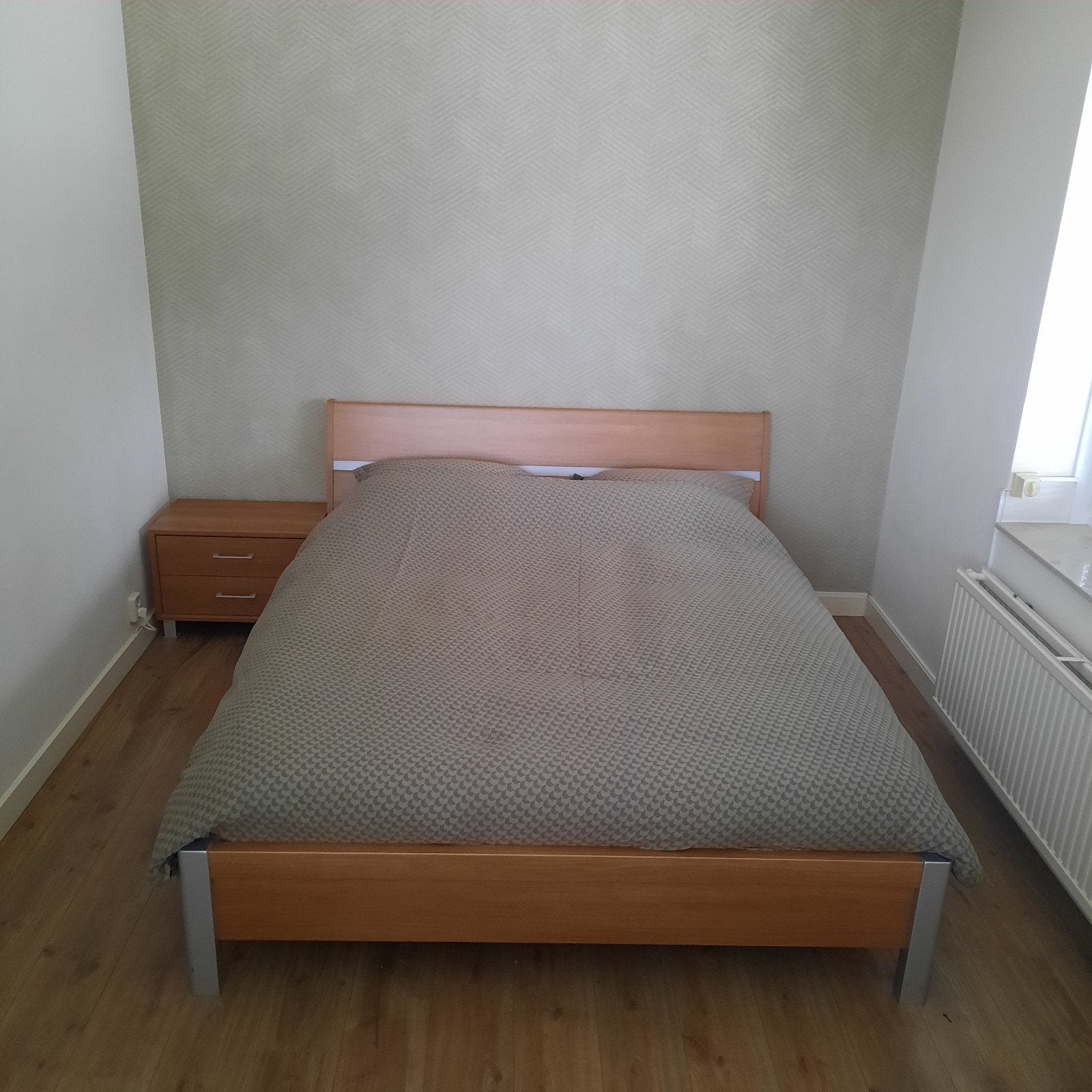 Tweepersoonsbed met nachtkastjes - Zo goed als nieuw, Bruin, Tweepersoons, Ophalen of Verzenden, Zo goed als nieuw