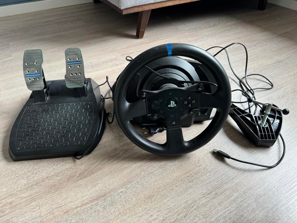 Thrustmaster T300 RS GT Edition racestuur met pedalen, Spelcomputers en Games, Ophalen, Zo goed als nieuw, Stuur of Pedalen, PlayStation 4