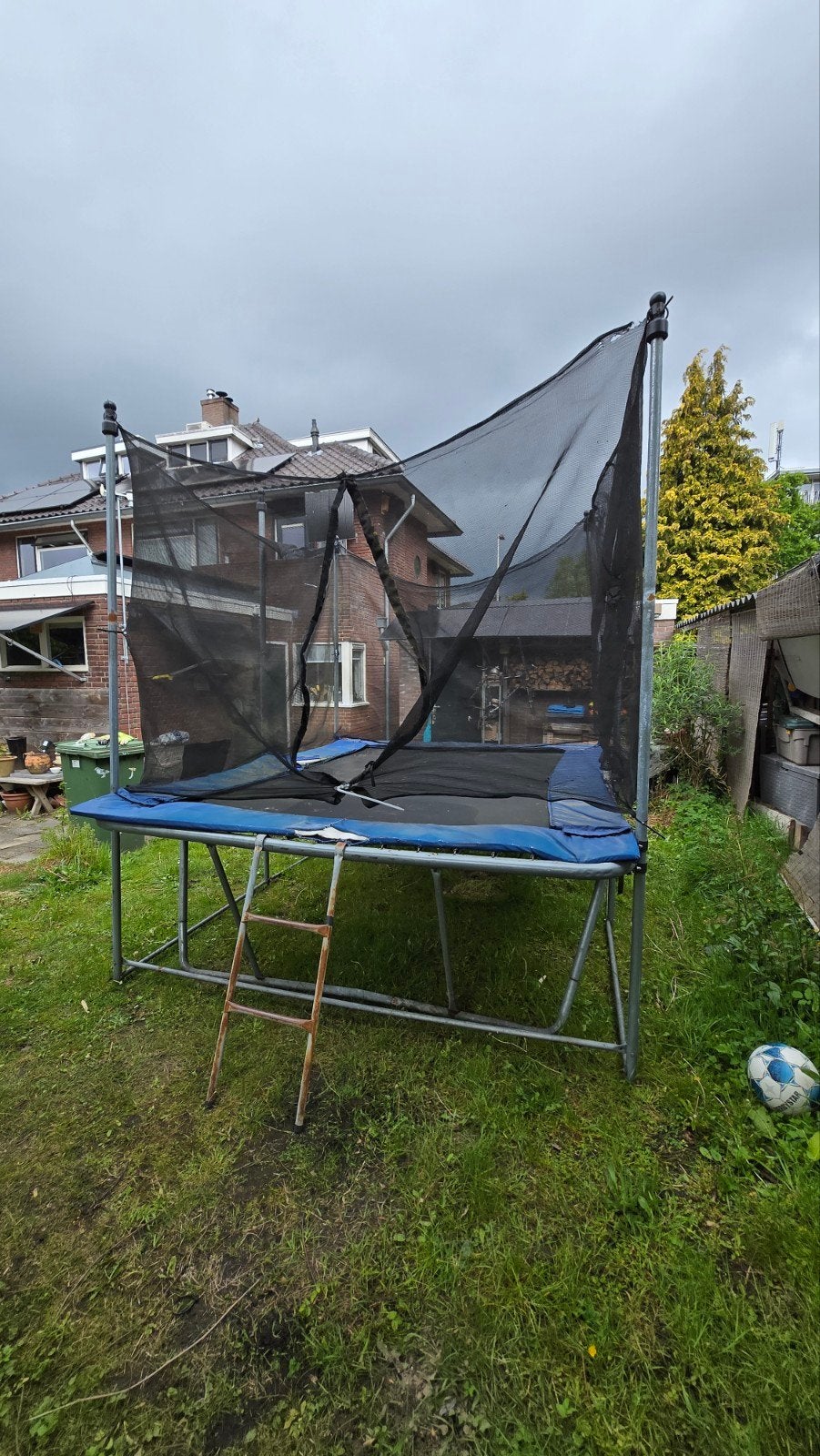 Rechthoekige trampoline merk Bremsey., Ophalen