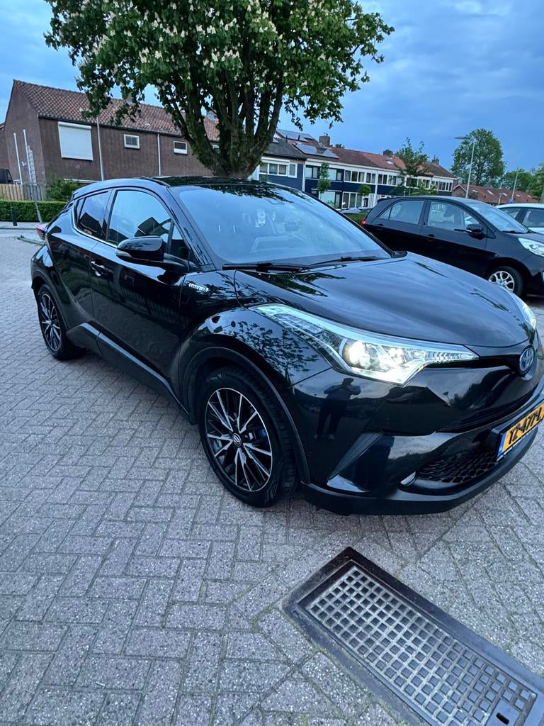 Toyota C-HR 1.8 Hybrid 122pk CVT 2018 Zwart, Auto's, Toyota, Stof, 725 kg, Zwart, 4 cilinders