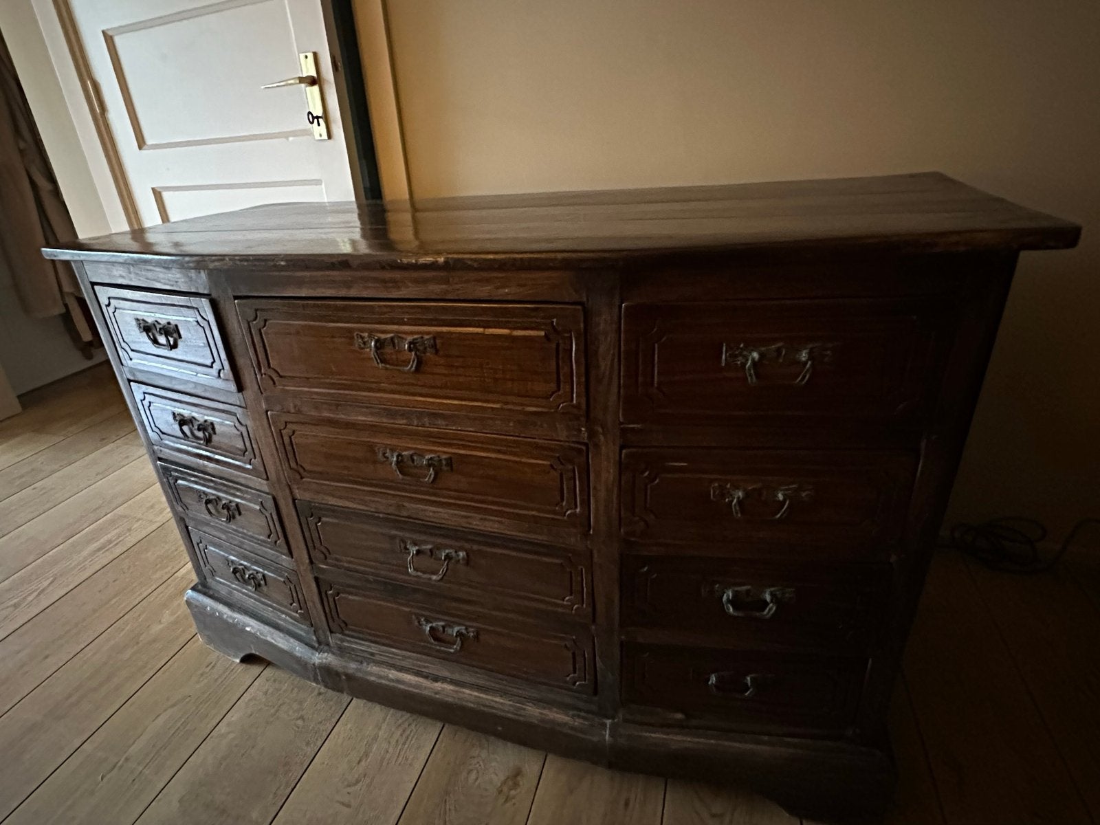 Mooie lage kast met veel lades - Vintage houten dressoir, Ophalen