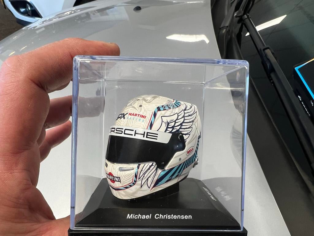 Miniatuur helm Michael Christensen Porsche Martini, Verzamelen, Automerken, Motoren en Formule 1, Ophalen of Verzenden, Zo goed als nieuw