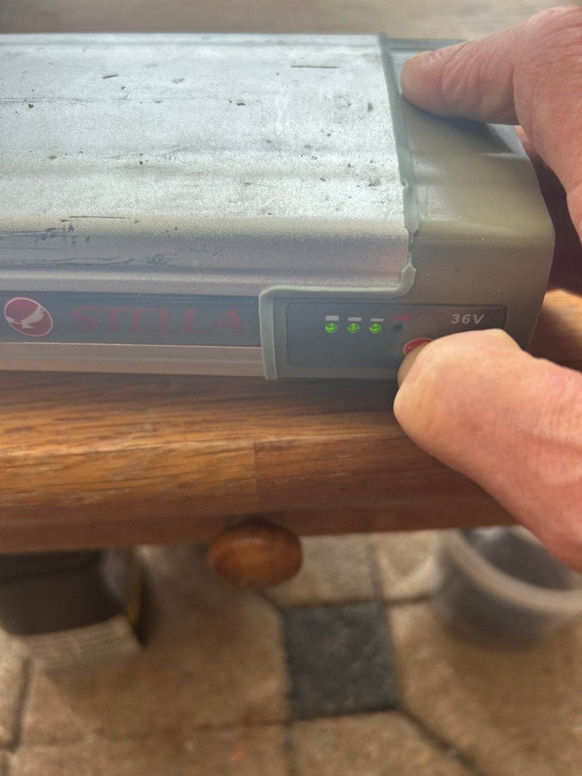 Stella elektrische fiets accu met lader, Fietsen en Brommers, Gebruikt