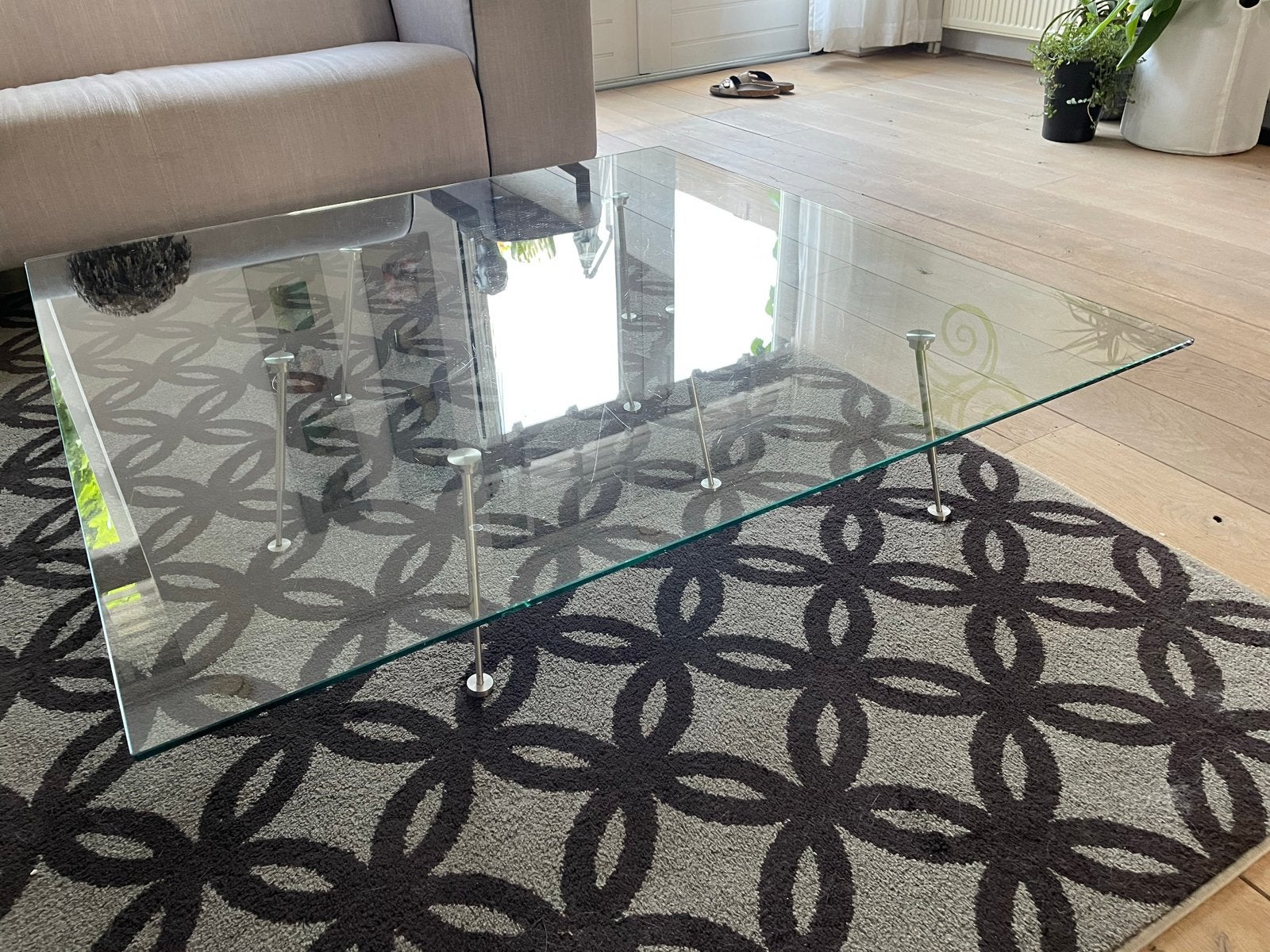 Unieke Beek Maupertuus glazen salontafel met 7 metalen poten, Huis en Inrichting, Ophalen, Gebruikt, 100 tot 150 cm, Glas
