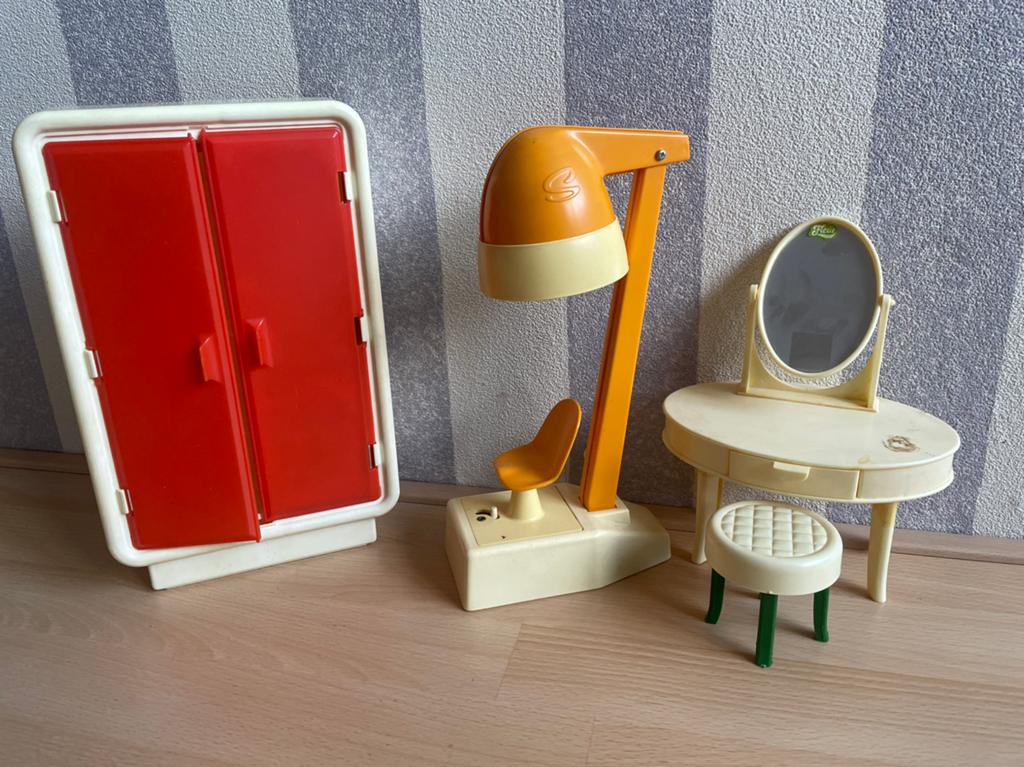 Vintage Barbie paard, kast, kaptafel, droogkap en tuinsetje., Ophalen, Gebruikt, Barbie