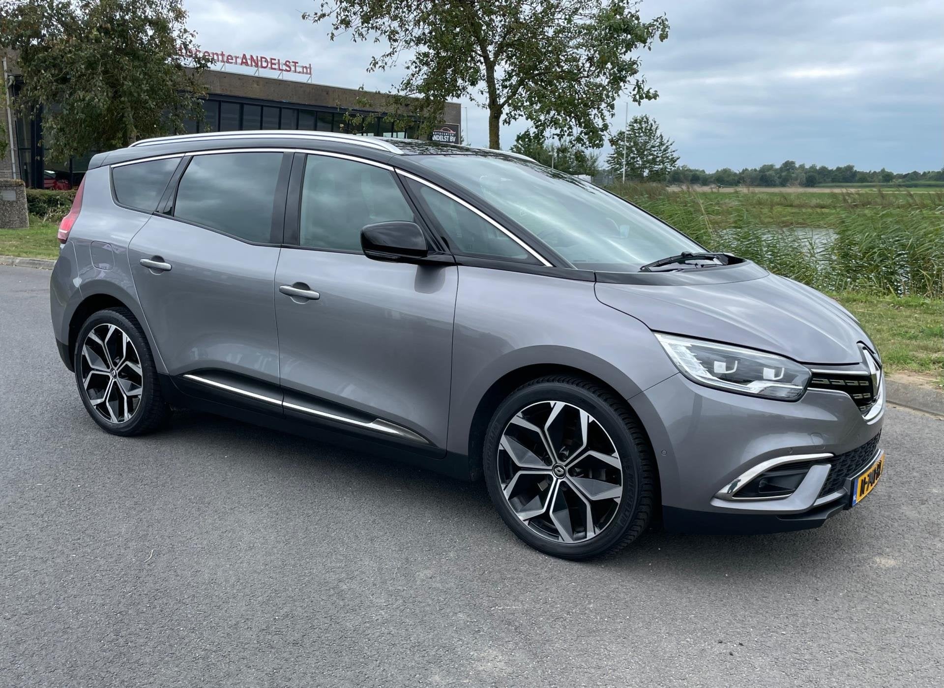 Renault Grand Scénic 1.3 TCe Intens 7p Aut, Pano, Trekhaak,, 4 cilinders, 7 stoelen, Bedrijf, Zilver of Grijs
