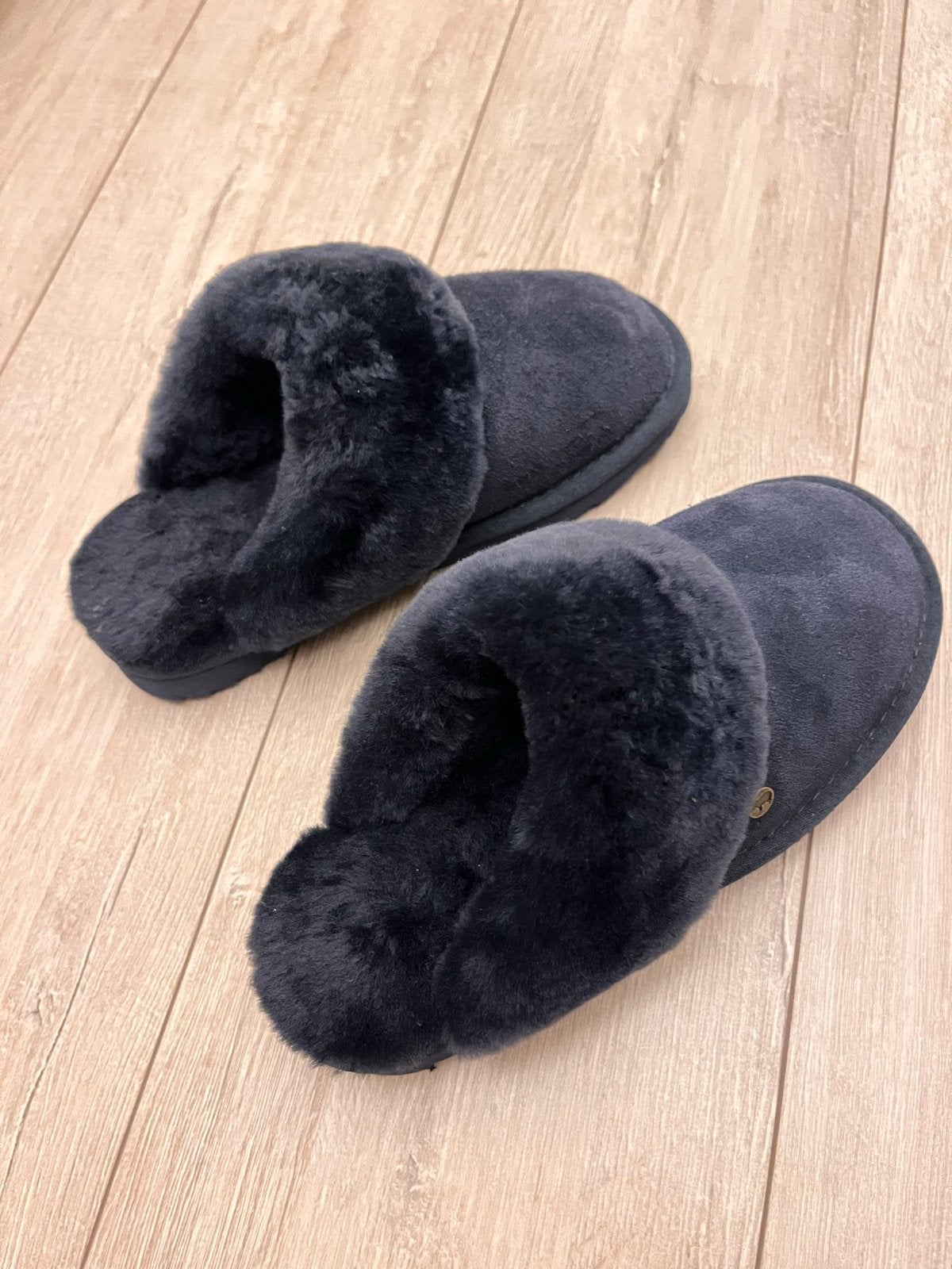 Nieuwe Warmbat sloffen navy blue, maat 36 (valt als 35), Ophalen of Verzenden, Nieuw, Blauw, Pantoffels of Sloffen