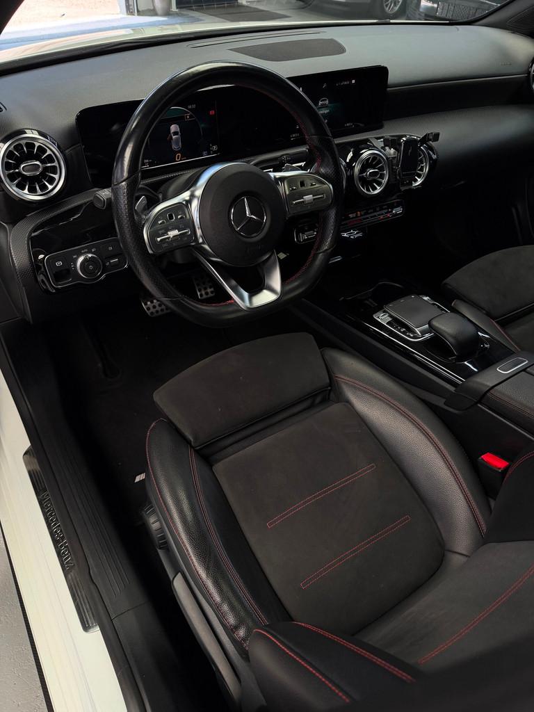 Mercedes-Benz A-klasse 200 AMG Pakket Panorama CarPlay, Gebruikt, 1600 kg, 685 kg, 1275 kg