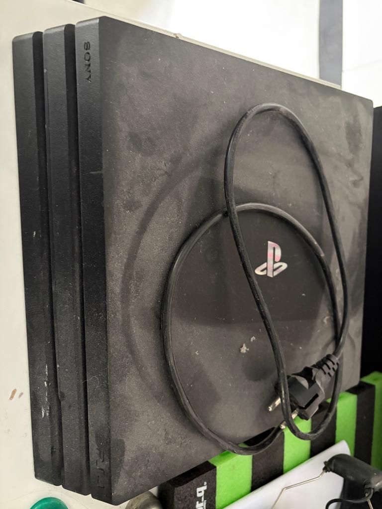 PlayStation 4 Pro met games, Spelcomputers en Games, Spelcomputers | Sony PlayStation 4, Ophalen, Met games, Zo goed als nieuw
