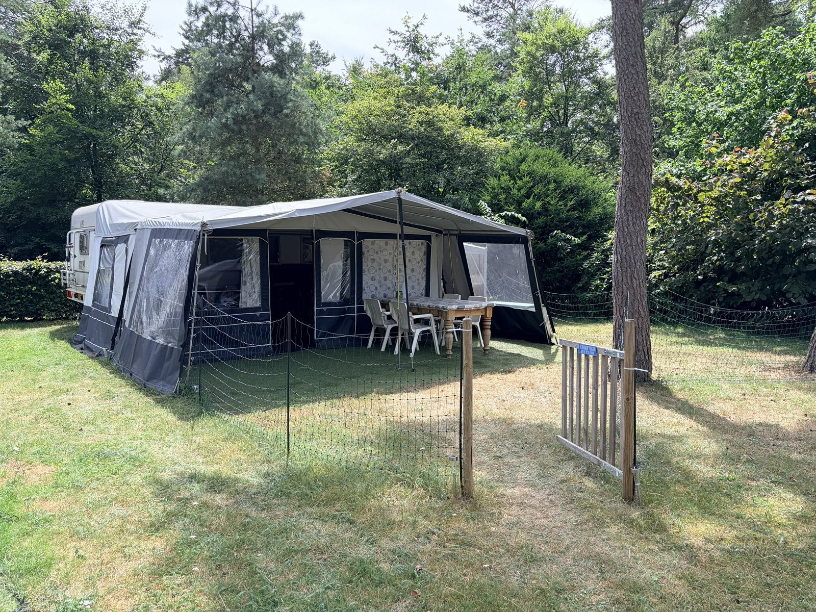Caravan LMC Munsterland Lord 545, Caravans en Kamperen, Caravans, Vast bed, Luifel, Treinzit, Particulier