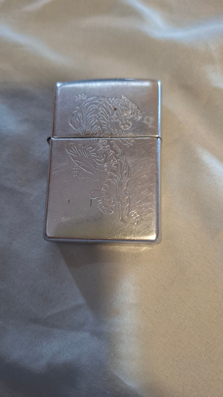 Vintage Zippo aansteker jaren '90 met tijgerprint, Verzamelen, Ophalen of Verzenden, Gebruikt, Aansteker