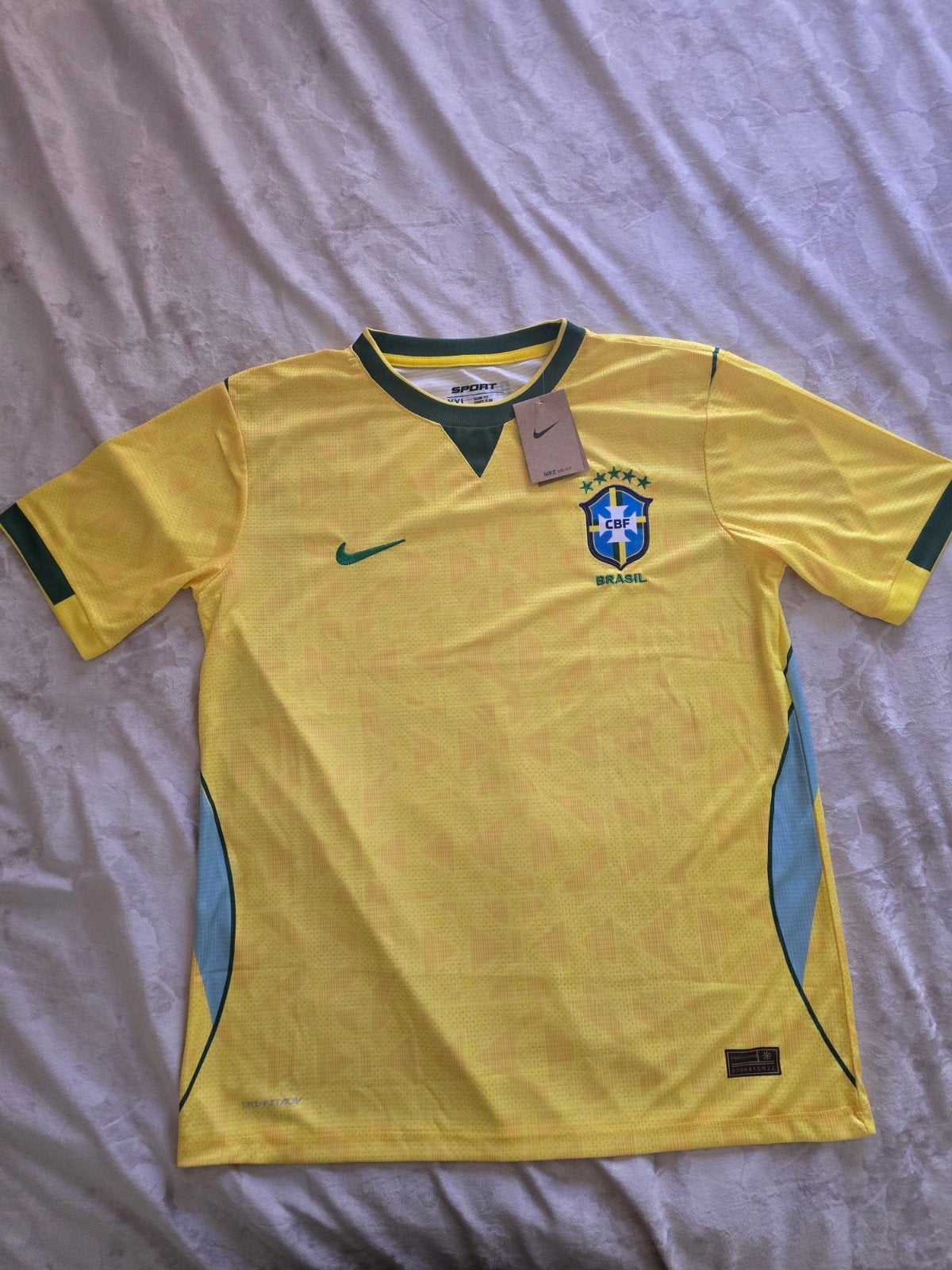 Nike Brasil voetbalshirt - Nieuw met kaartjes, Maat 48/50 (M), Geel, Nike, Nieuw