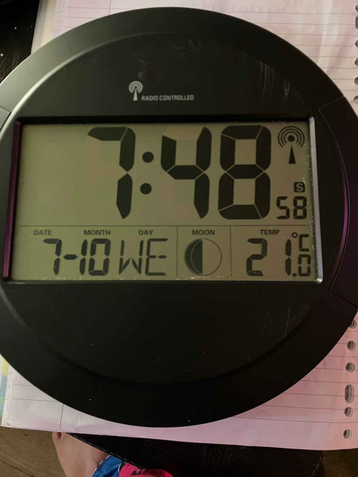 Digitale wandklok - Radio Controlled, Met thermometer, Wandklok, Ophalen of Verzenden, Zo goed als nieuw