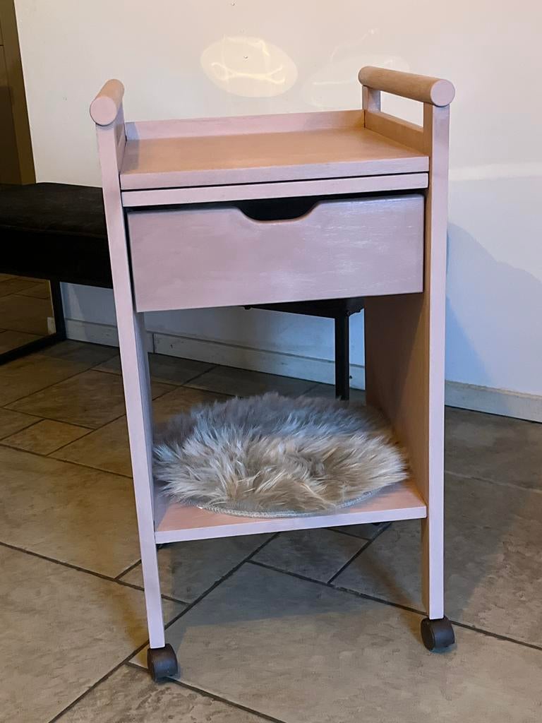 Roze Kastje op Wielen - Geverfd, Ophalen, Minder dan 50 cm, Zo goed als nieuw, Minder dan 25 cm