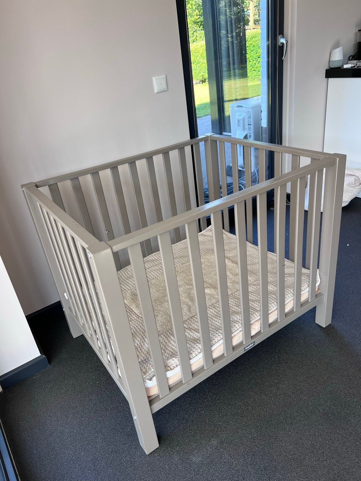 Bopita Brent Box Taupe met Koeka Boxkleed en Boxzak, Ophalen, Gebruikt, Rechthoekig, In hoogte verstelbaar