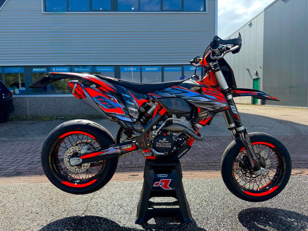 KTM 350 EXC-F A2 Supermoto Supermotard 450/500 model 2015, Ktm, Bedrijf, Meer dan 35 kW, Mattighofen
Mattighofen  Mattighofen, AT