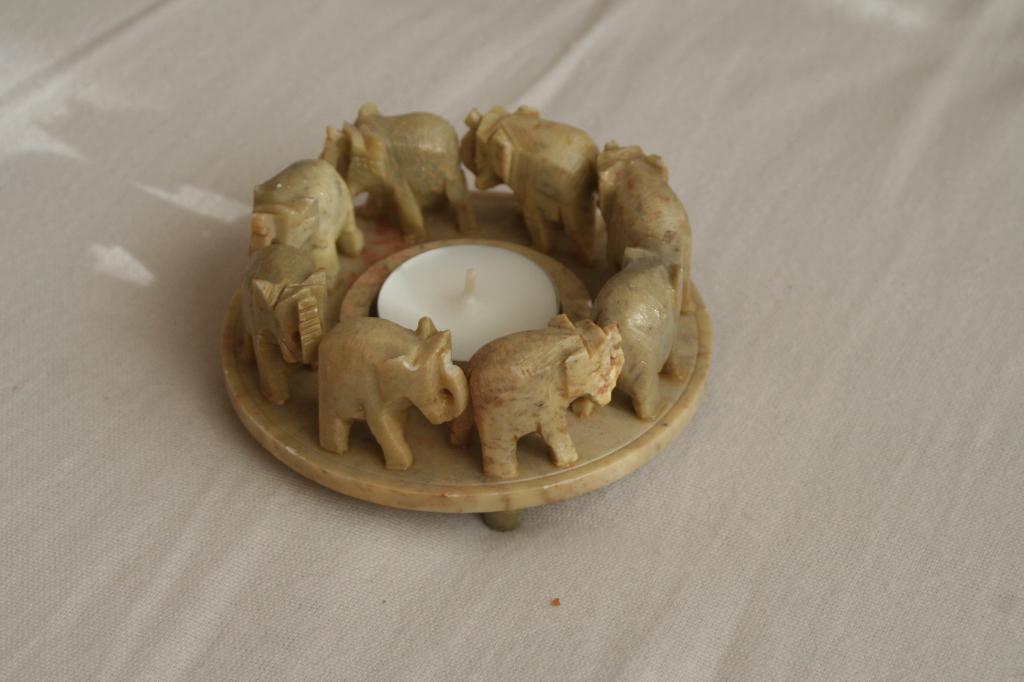 Oude zeer mooie apart kaars houder met 8 klein Olifanten, Antiek en Kunst, Ophalen of Verzenden
