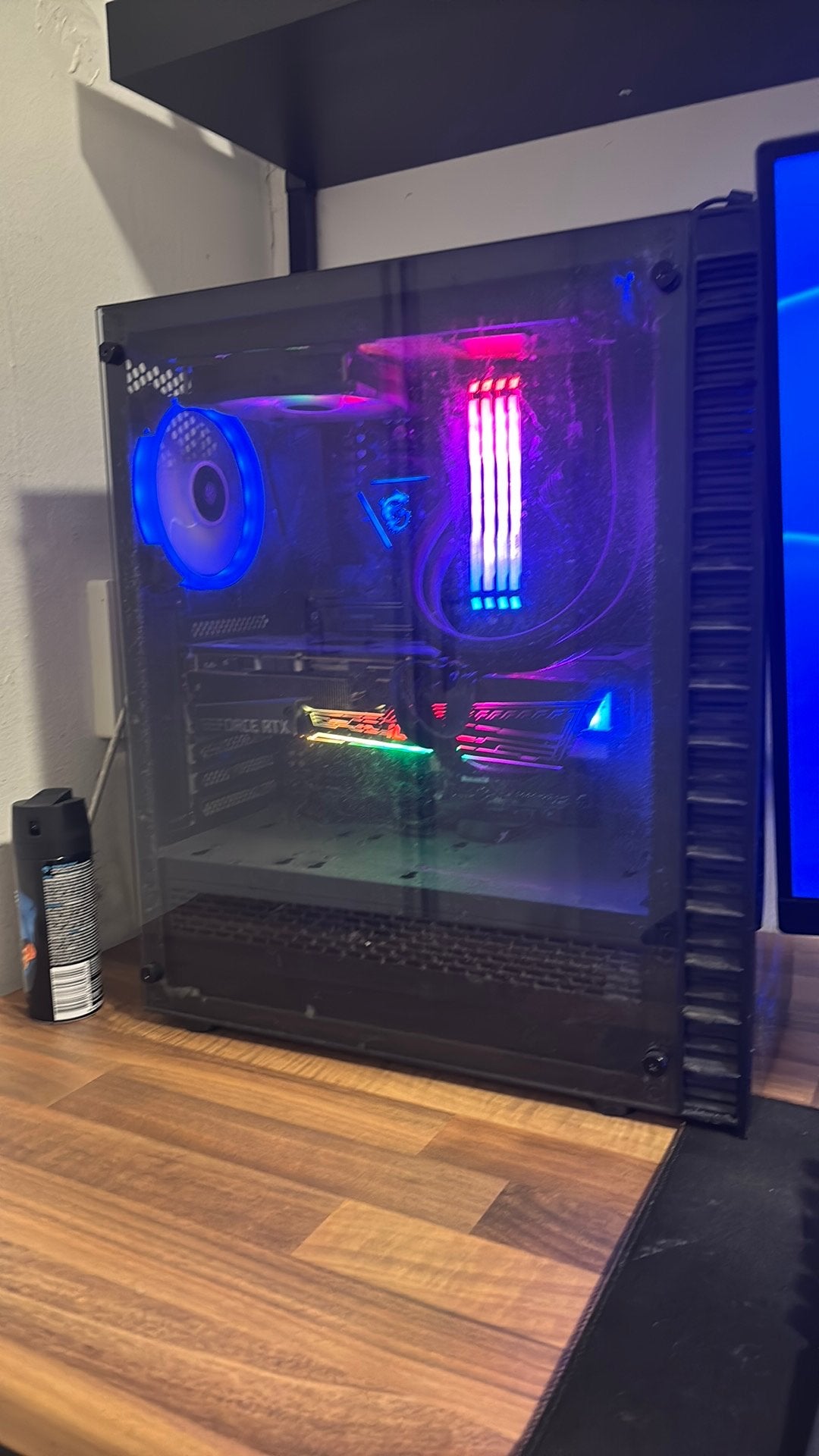 Gaming pc tekoop met keyboard schrem muis en heqdshet, Ophalen, Zo goed als nieuw, Gaming, 4 Ghz of meer