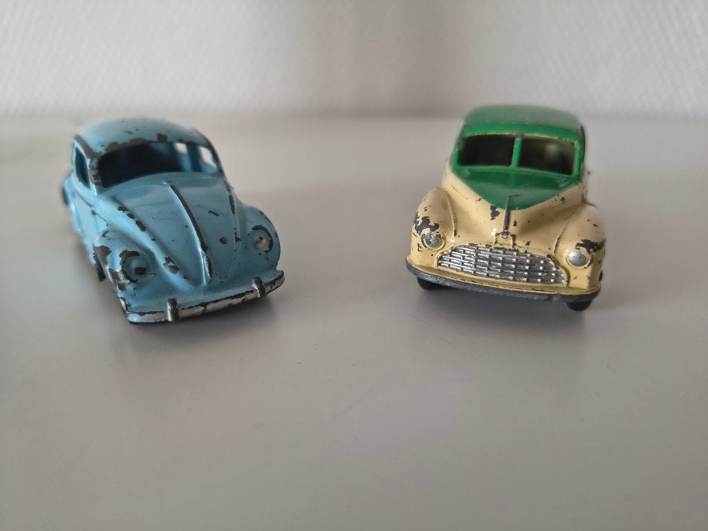 DINKY  MORRIS OXFORD 1954  - VOLKSWAGEN  1961, Hobby en Vrije tijd, Ophalen of Verzenden, Gebruikt, Auto, Dinky Toys