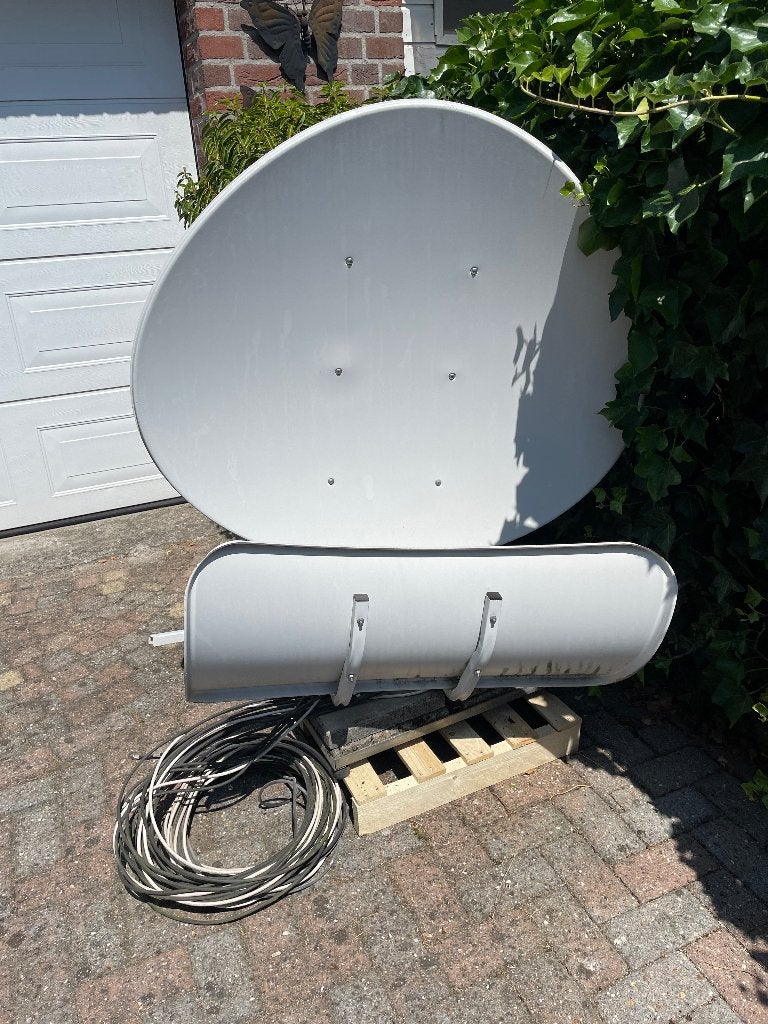 Multi T90 Satelietschotel Satelietschotel met LMBs, Ophalen, Gebruikt, (Schotel)antenne, Overige merken