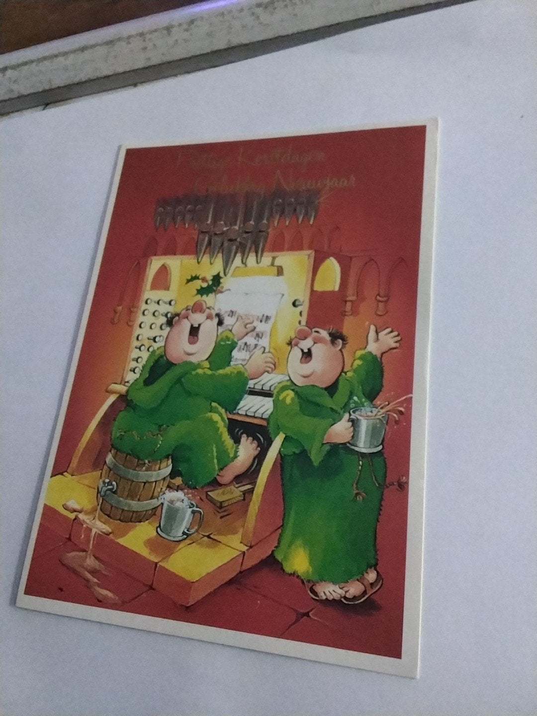 Vintage Kerstkaart met monniken en orgel, Gelopen, Ophalen of Verzenden