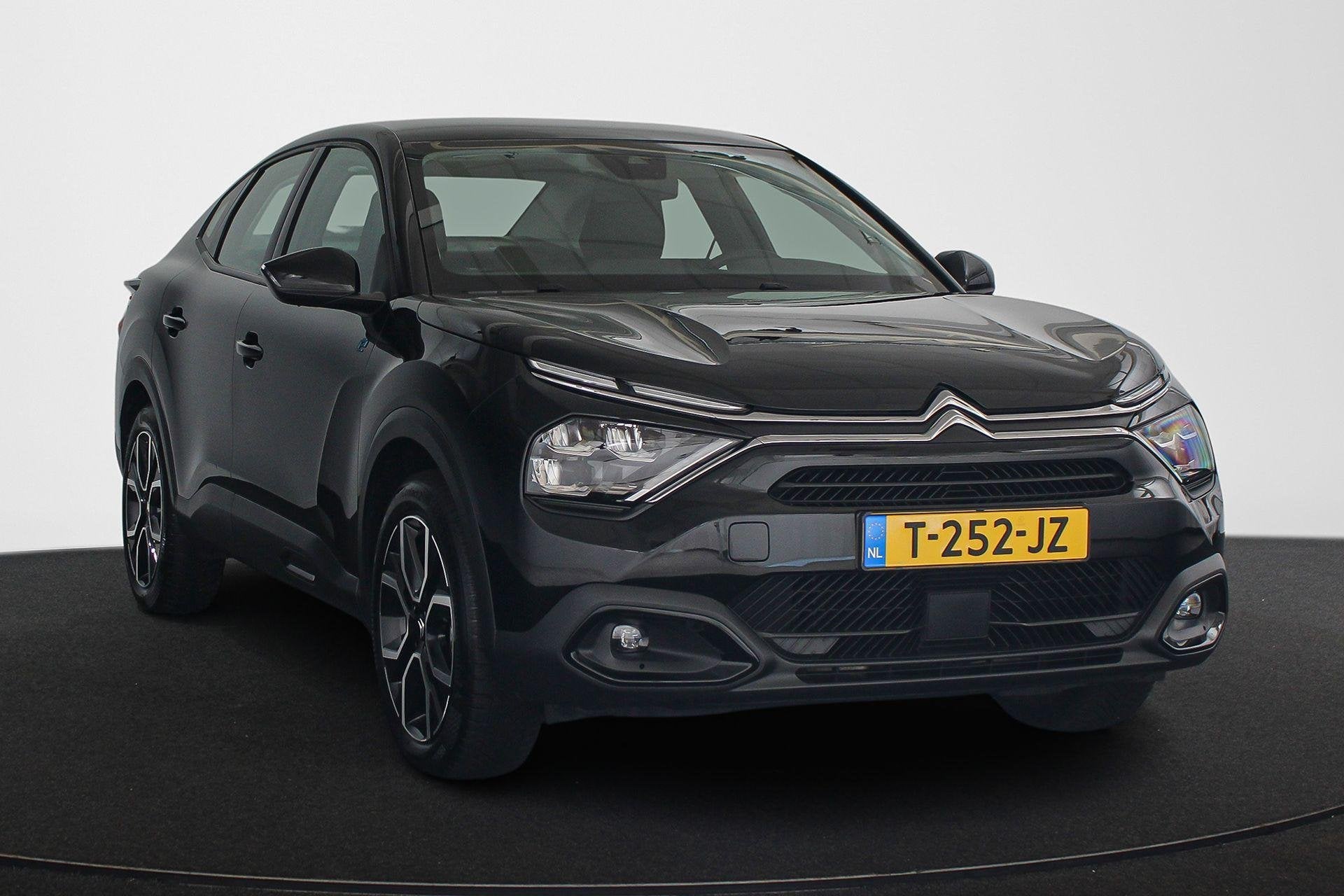 Citroen Ë-C4 X Feel Pack 50 kWh Camera Apple CarPlay SOH 97, Auto's, 136 pk, Gebruikt, Parkeersensor, Zwart
