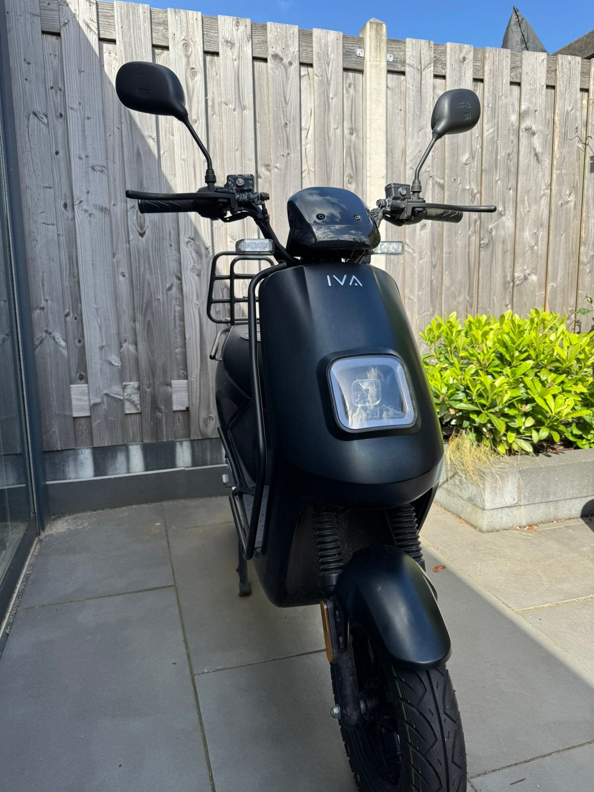 IVA E-GO S4 scooter (45 km) - matzwart + accessoires, Fietsen en Brommers, Snorfietsen en Snorscooters, Gebruikt, Elektrisch, Ophalen