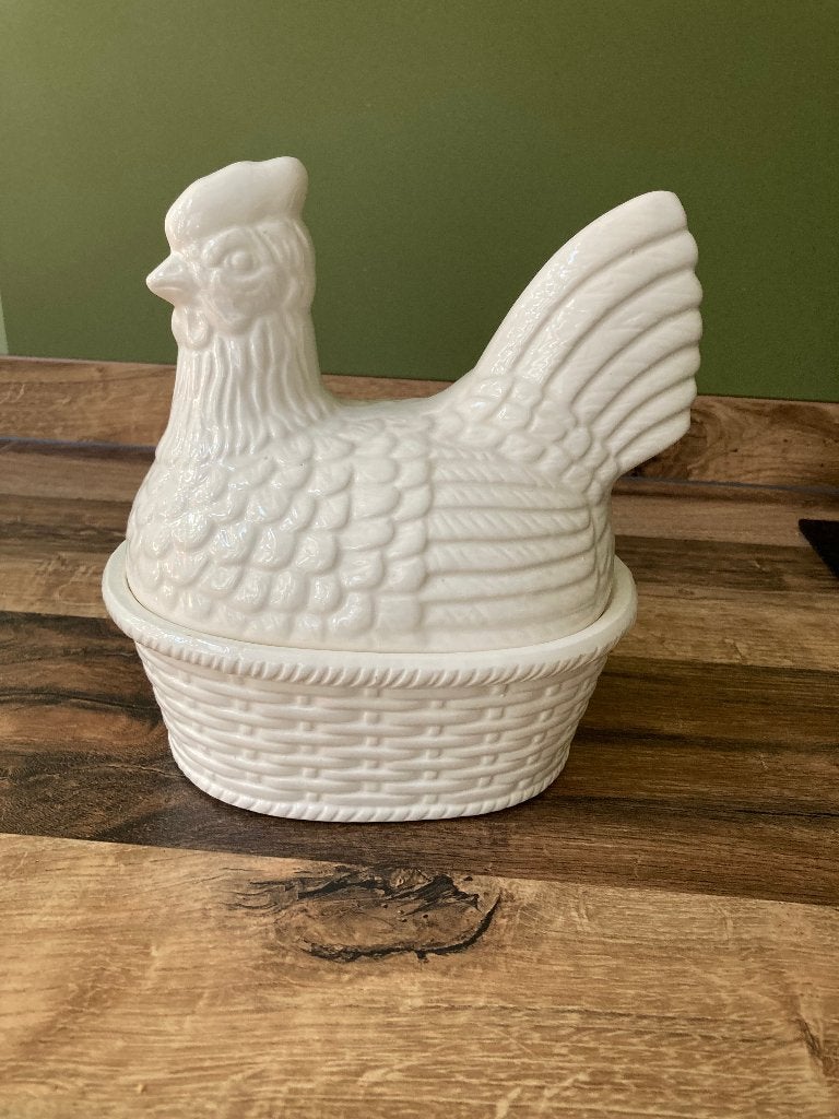 Witte keramische eierhouder of terrine Kip op nest, Antiek en Kunst, Ophalen of Verzenden