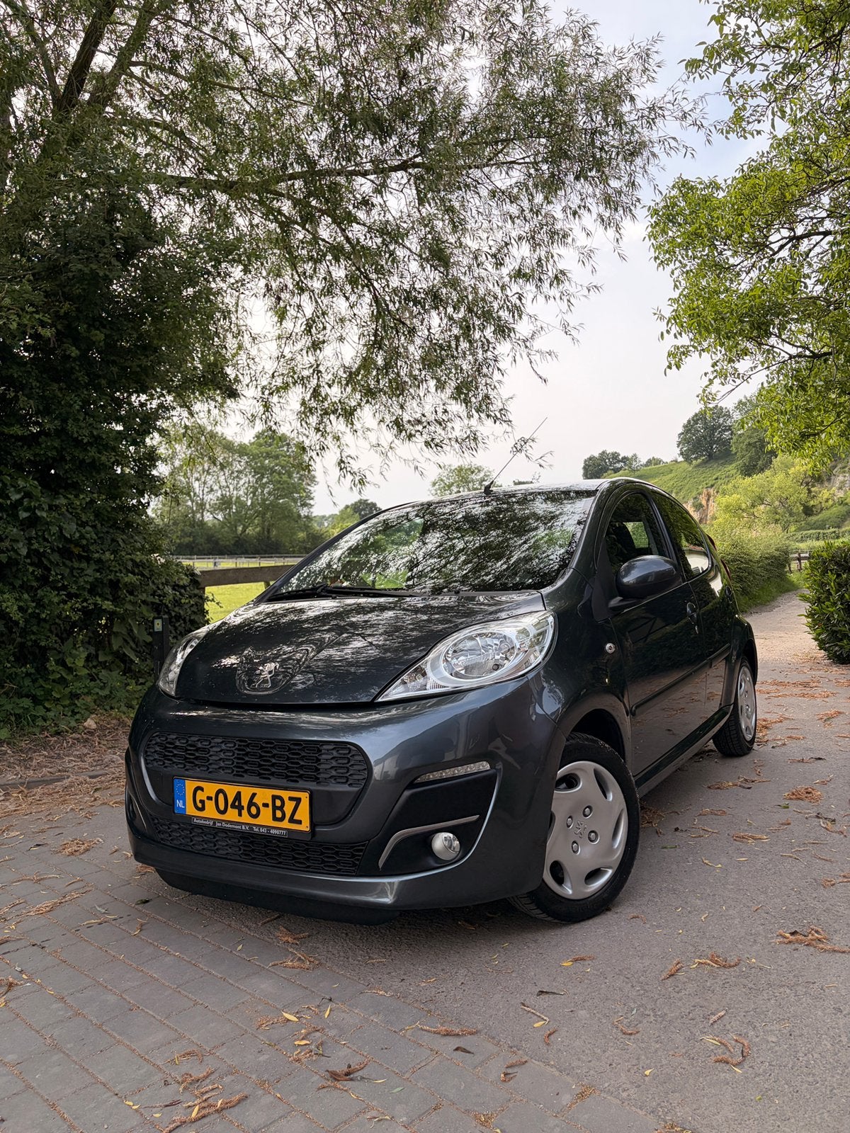 Peugeot 107 1.0 12V 5DR AUTOMAAT 2-TRONIC 2013 Grijs, Auto's, 4 stoelen, 68 pk, Particulier, 825 kg