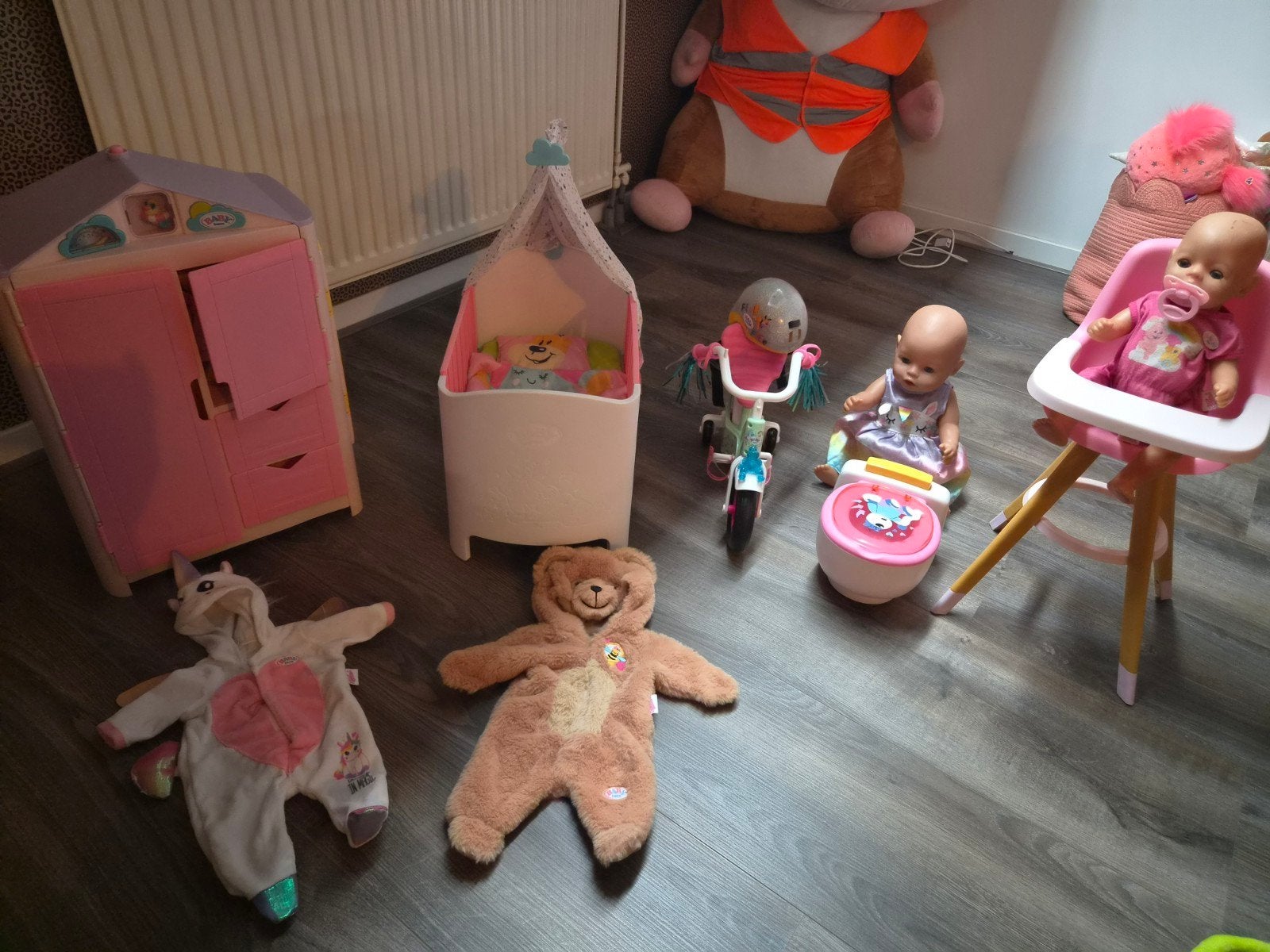 Grote Baby Born set: kledingkast, bedje, fiets en meer!, Ophalen