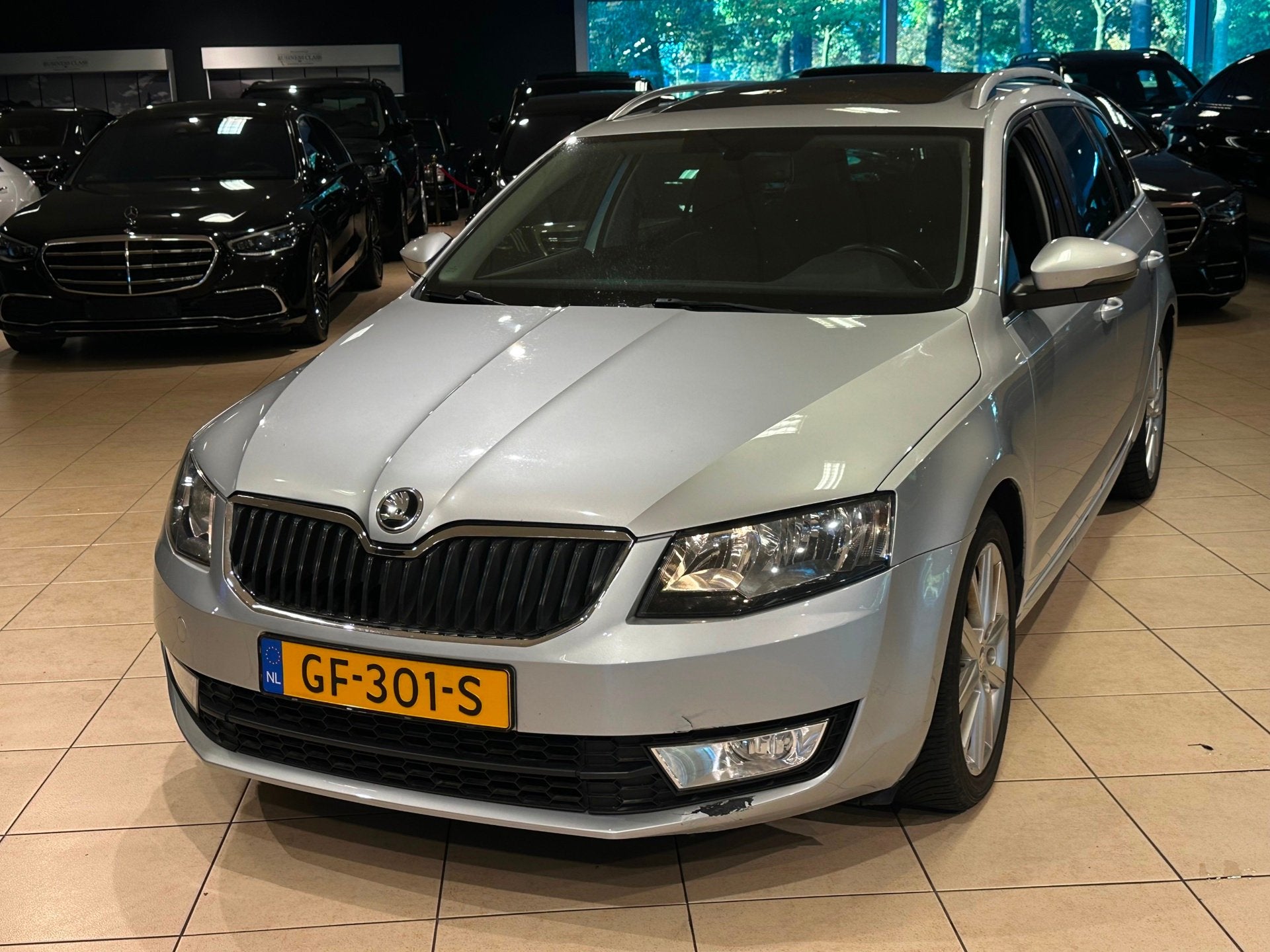 Skoda Octavia Combi 1.6 TDI Greentech Ambition|PANO|NAP|STOE, Voorwielaandrijving, Stof, Gebruikt, Zwart