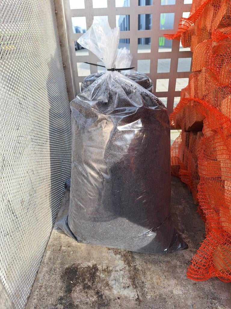 Hoogwaardige Vermicompost - Organische Bodemverbeteraar, Ophalen of Verzenden, Compost