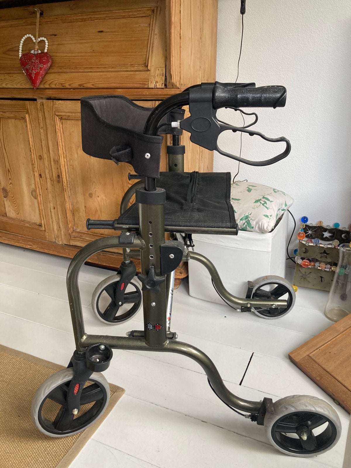 Uitstekende lichtgewicht rollator, inklapbaar., Ophalen, Lichtgewicht, Zo goed als nieuw