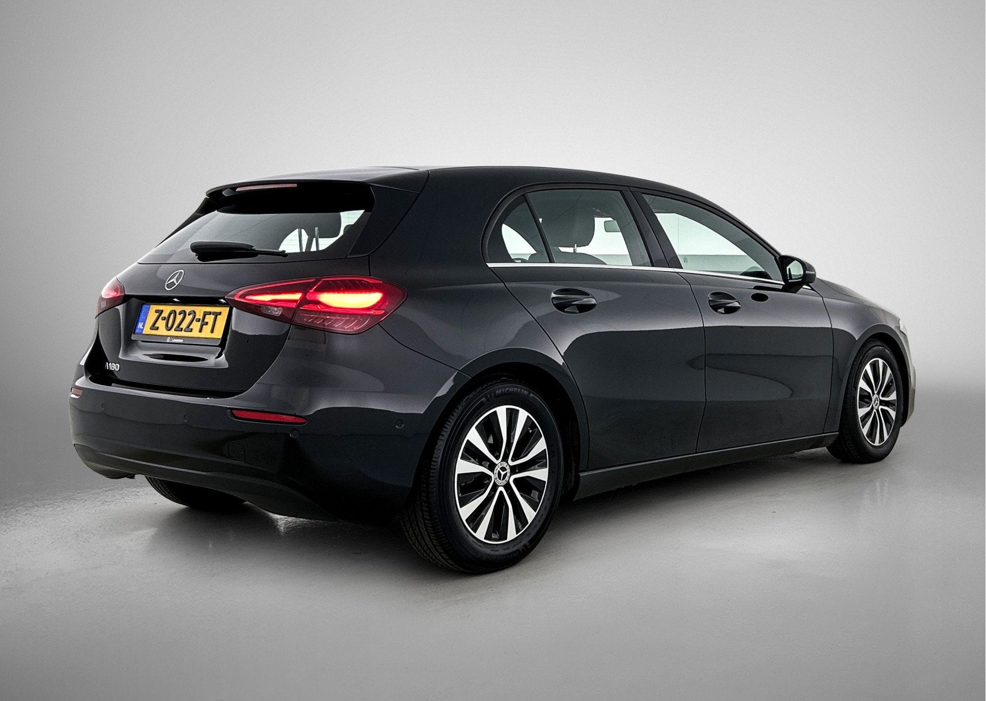 Mercedes-Benz A-Klasse 180 Star Edition | Dode Hoek Ass | St, Auto's, 12 maanden, 136 pk, Gebruikt, Leder en Stof