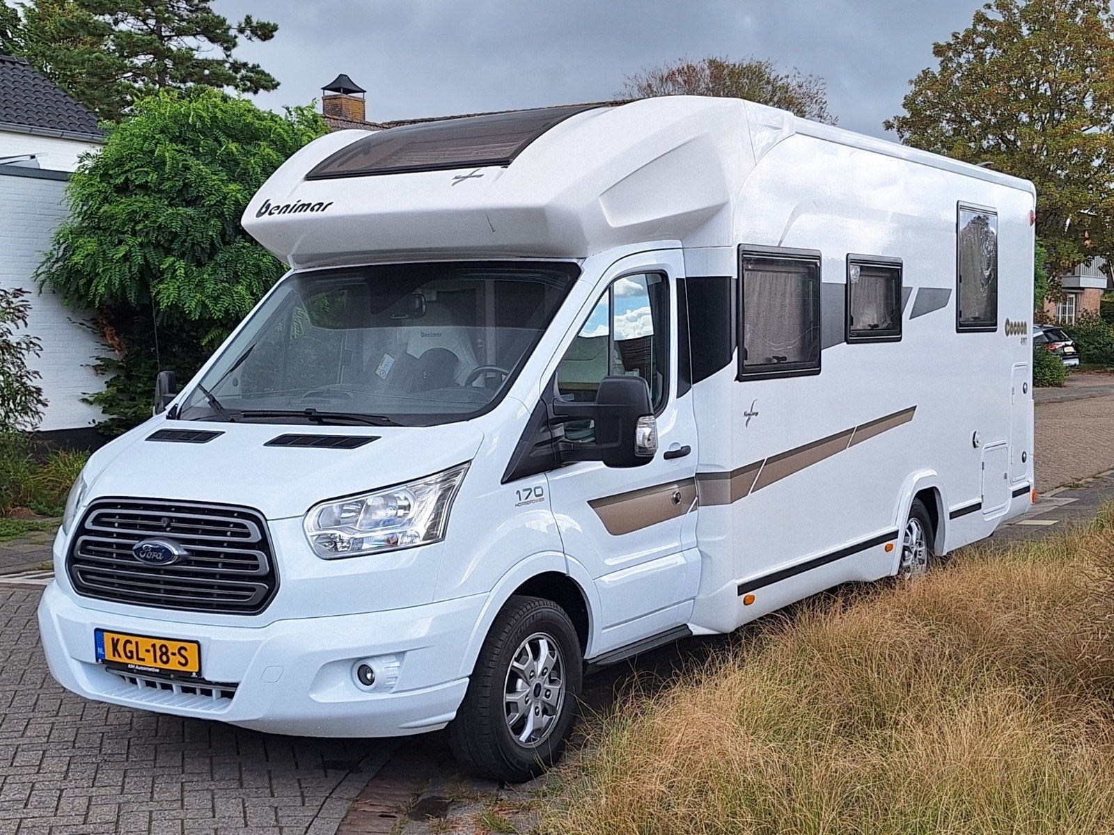 Benimar Cocoon 497 -Automaat. Luxe Half-integraal Camper, Automaat, Luifel, Koelkast, Ringverwarming