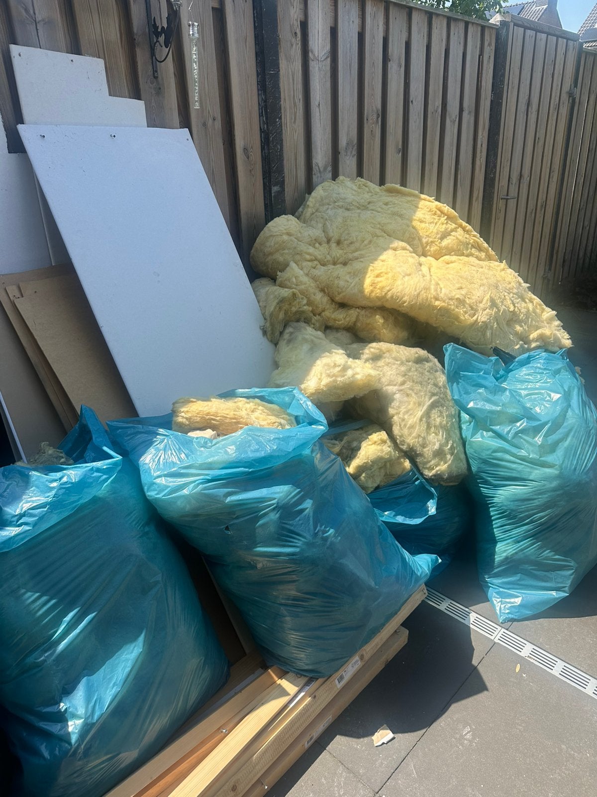 Gratis glaswol, afkomstig van dakisolatie, Ophalen, Tuinaarde
