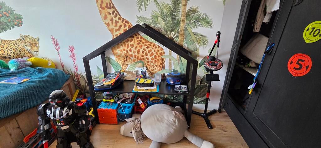 Kinder bureau, huisje mat zwart nette staat, Ophalen