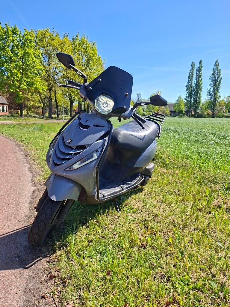 Piaggio Zip 2000, Fietsen en Brommers, Ophalen, Zo goed als nieuw, Benzine, Zip