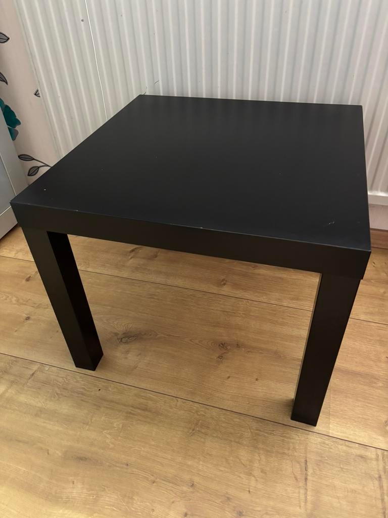 Te koop 2 zwarte ikea tafeltjes 55x55, Ophalen, Gebruikt, 50 tot 100 cm, Rond