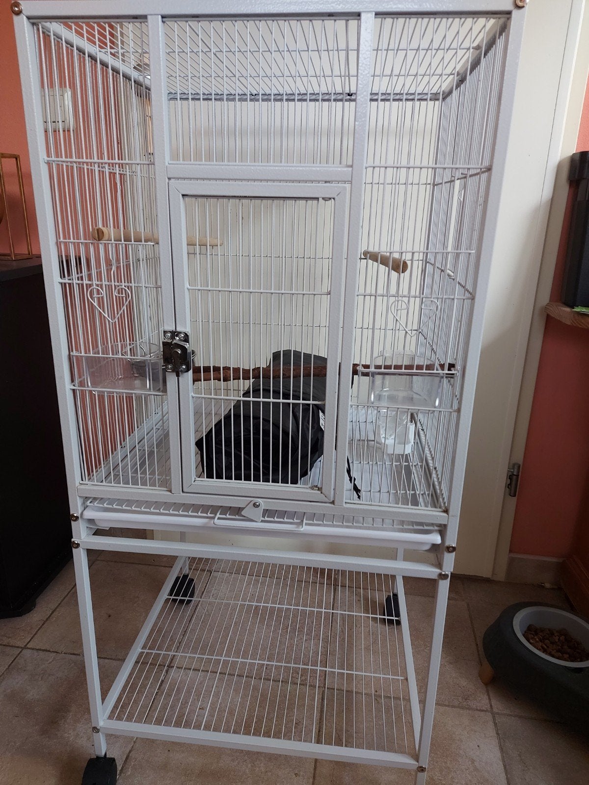 mooie stevige vogelkooi, ve.rijdbaar, Dieren en Toebehoren, Ophalen of Verzenden, Zo goed als nieuw, Metaal, Vogelkooi