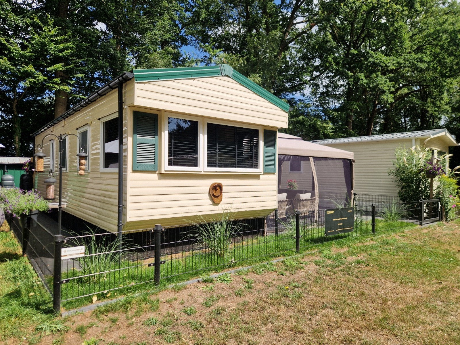 Stacaravan met ruime buitenruimte en moderne inrichting, Caravans en Kamperen, Stacaravans, Tot en met 4