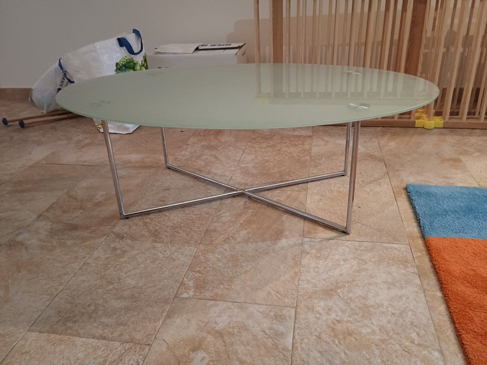 Glazen salontafel - ovaal met metalen onderstel, Ophalen, Gebruikt, 100 tot 150 cm, 50 tot 100 cm